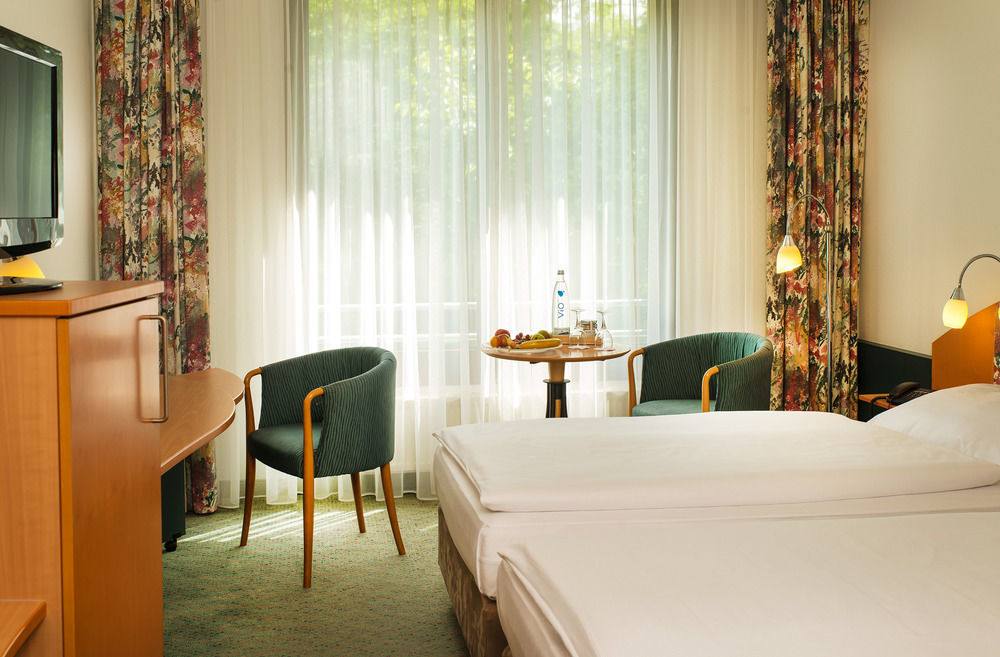 Trans World Hotel Kranichhoehe Much Bagian luar foto