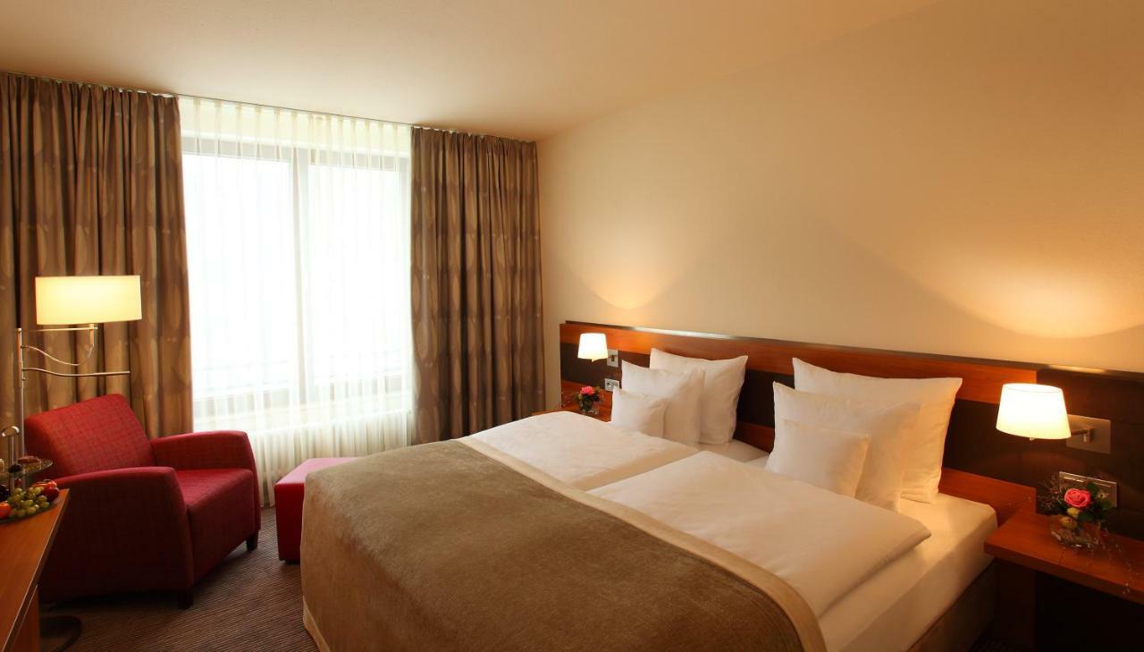 Trans World Hotel Kranichhoehe Much Bagian luar foto